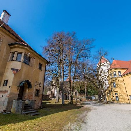 Hotel Schloss Neuburg - Hoftaferne Neuburg am Inn Luaran gambar