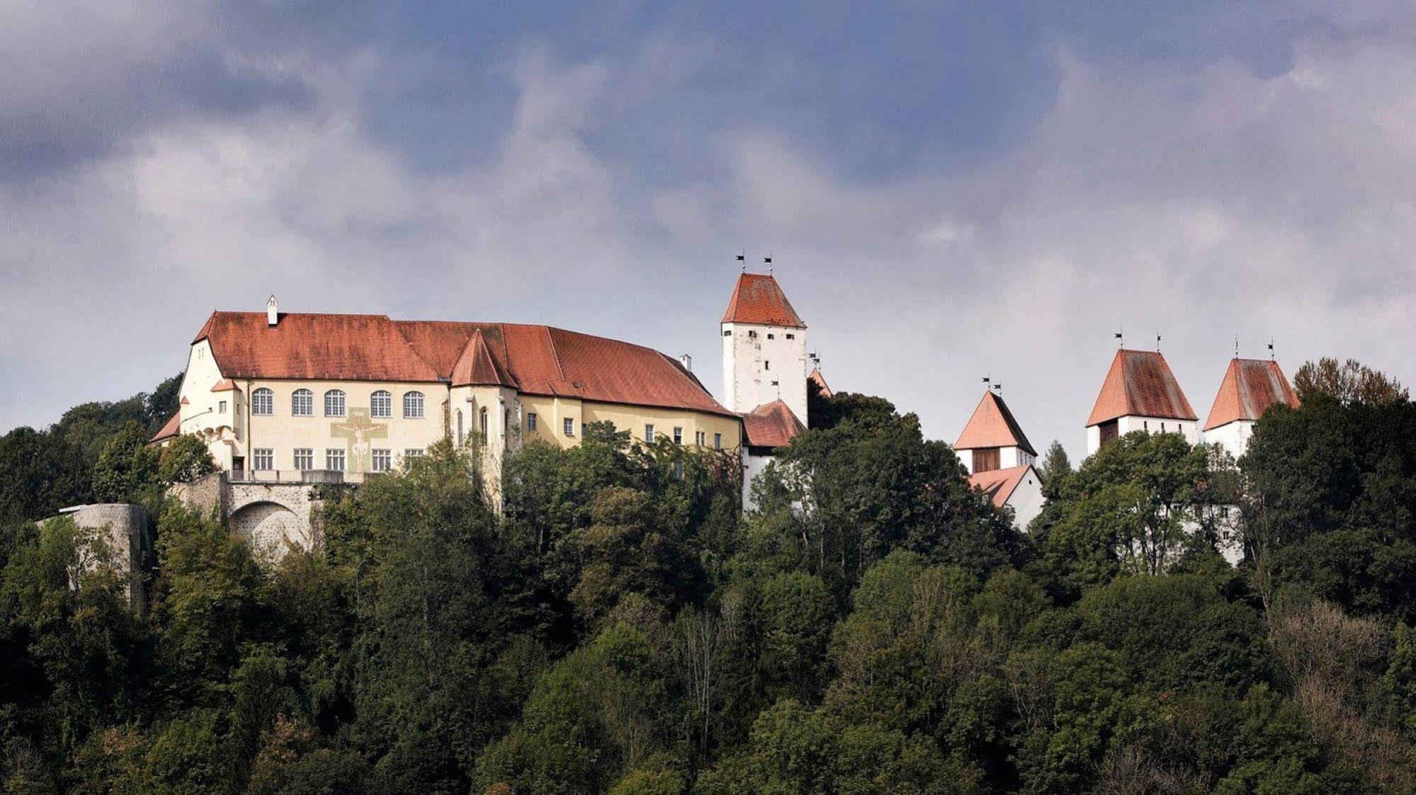 Hotel Schloss Neuburg - Hoftaferne Neuburg am Inn Luaran gambar